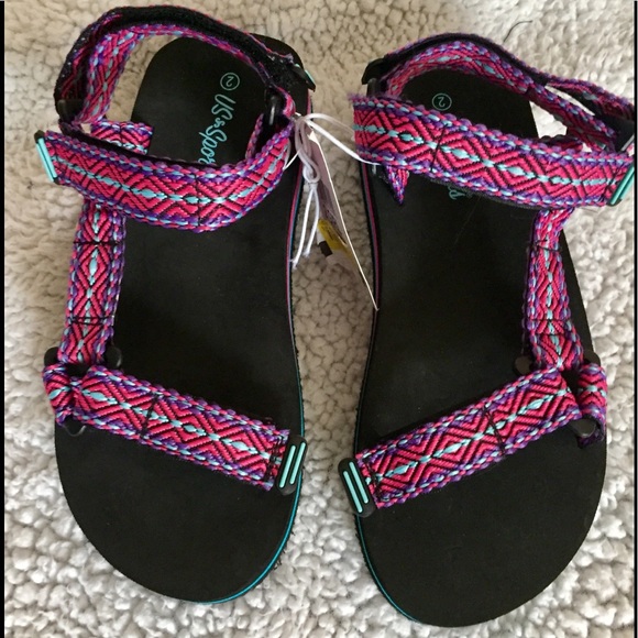 Adjustable strap sandals. - Picture 1 of 6